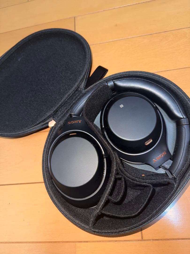 SONY ワイヤレスヘッドホン ブラックWH-1000xm3 ほぼ未使用