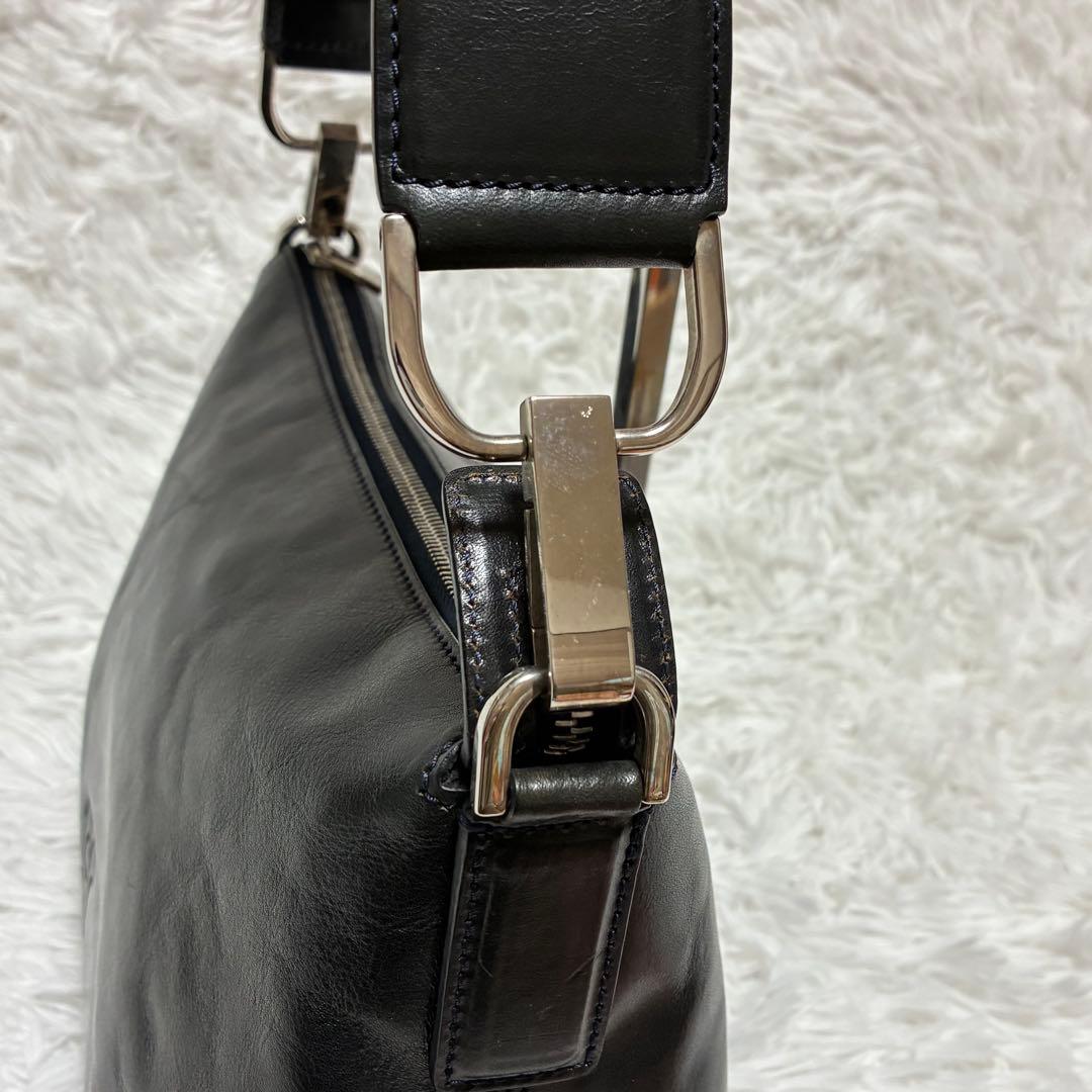 HIROFU ヒロフ　ワンショルダーバッグ　レザー　牛革　Hロゴ　ブラック