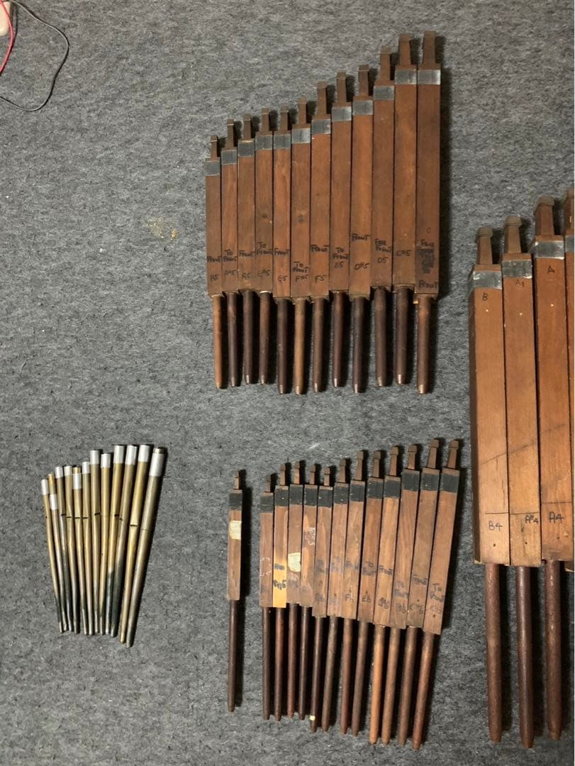 パイプオルガン　パイプ49本　 木製管37本　金属管12本