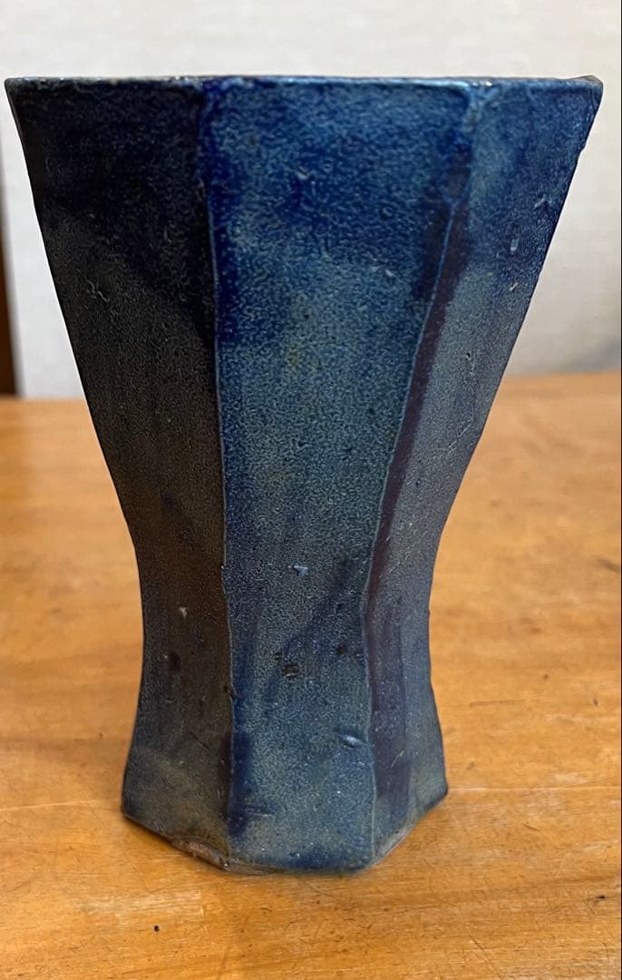 塩釉薬の六角形の花瓶