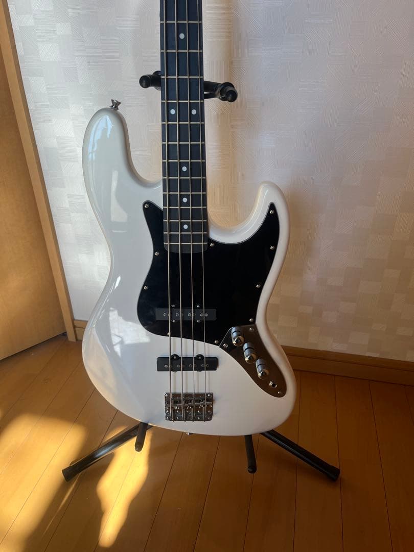 SELDER ベースギター ホワイト