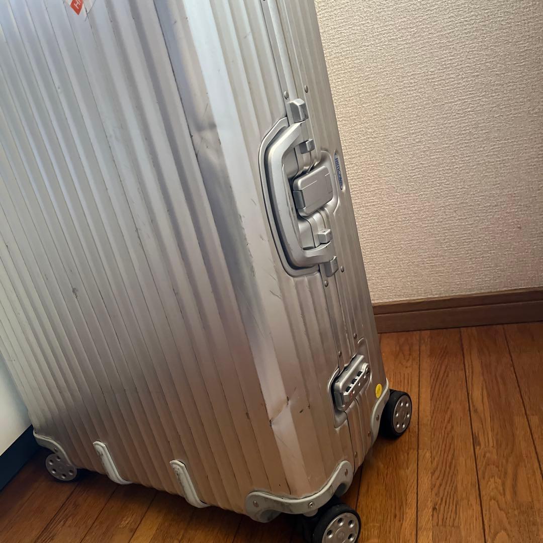 リモワ　82リットル？　4輪