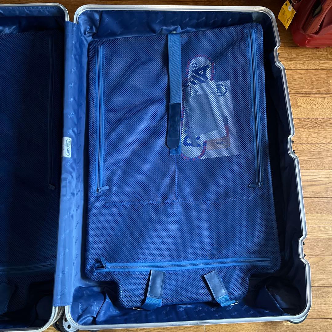 リモワ　82リットル？　4輪