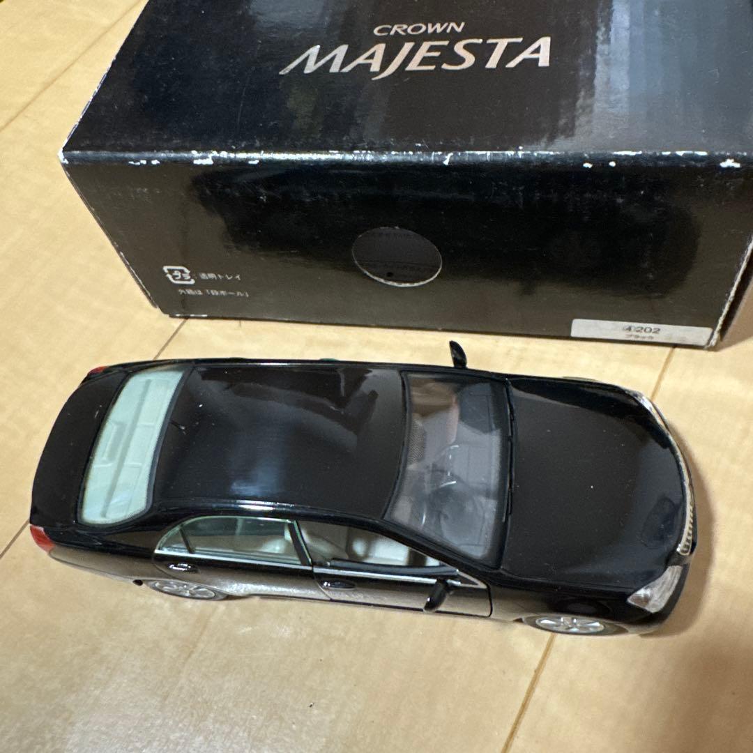 トヨタ　クラウン　マジェスタ 200系　202ブラック　ミニカー　カラーサンプル