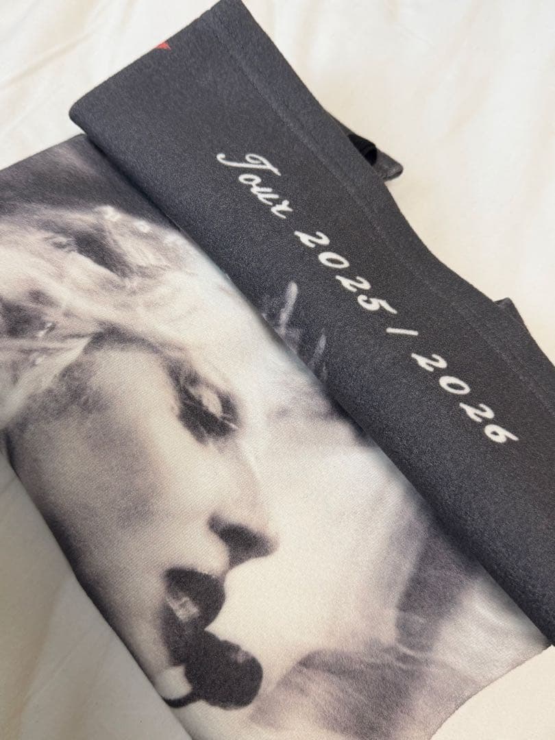 写真追加他]]Lady Gaga The MAYHEM Ball vipグッズ