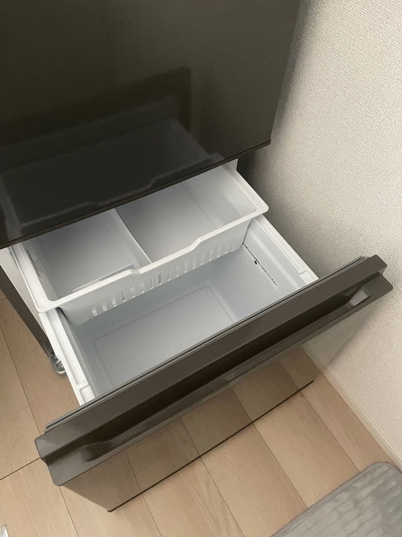 【美品】ハイセンス 冷蔵庫 2025年製283L HR-D28ES