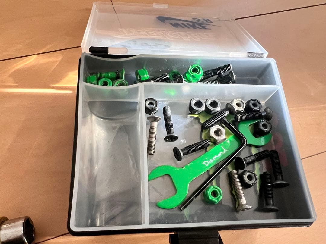 スケートボード　トラック　ウィール　ツールセット売り