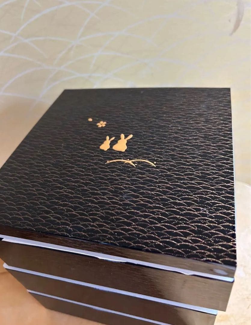 山中塗　三段重　地紋うさぎ