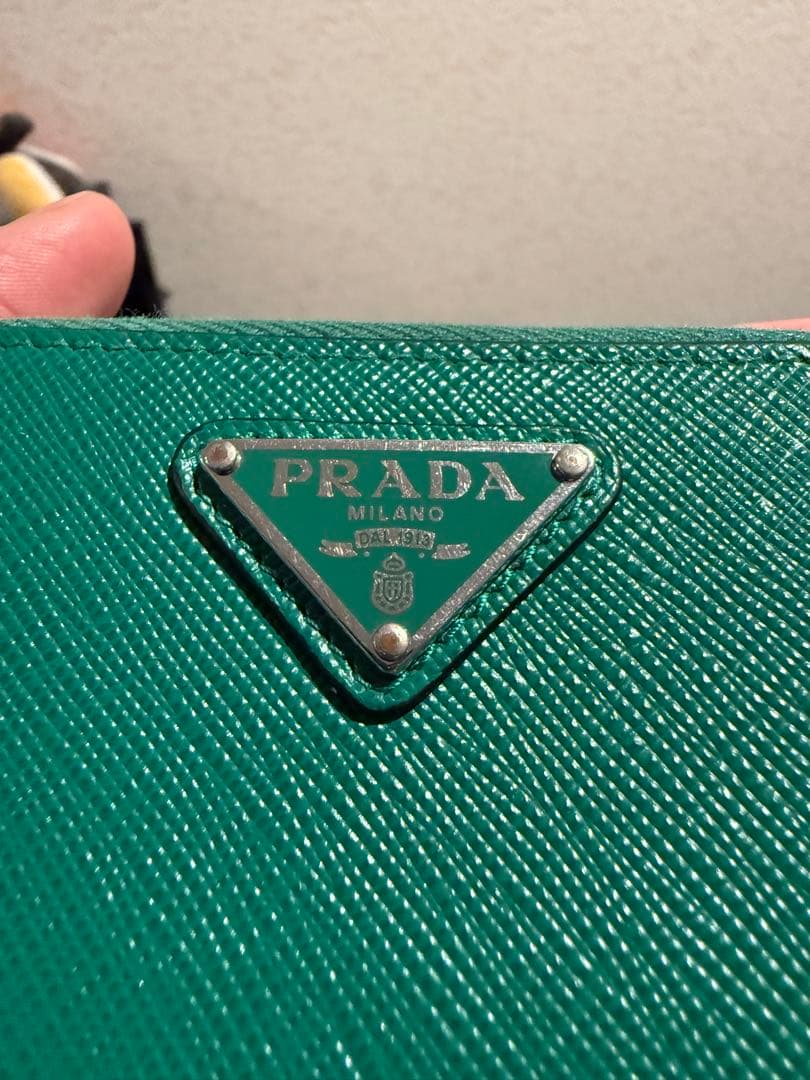 PRADA グリーン ケース サフィアーノレザー