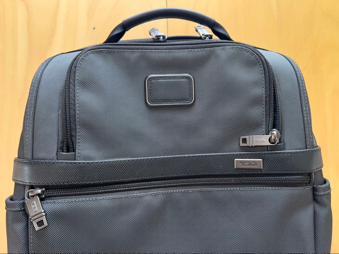 【美品】トゥミ Tumi ALPHA2 スリム ブリーフパック リュック グレー