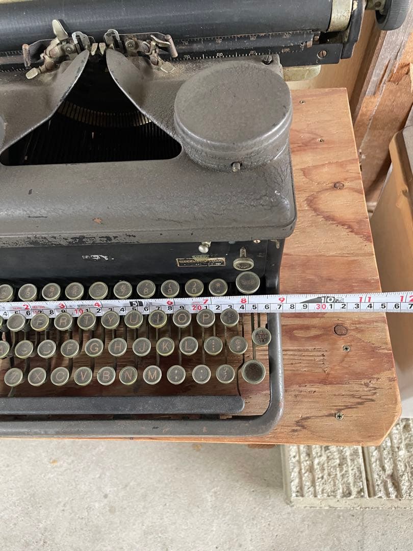 アンティーク　ヴィンテージ タイプライター
