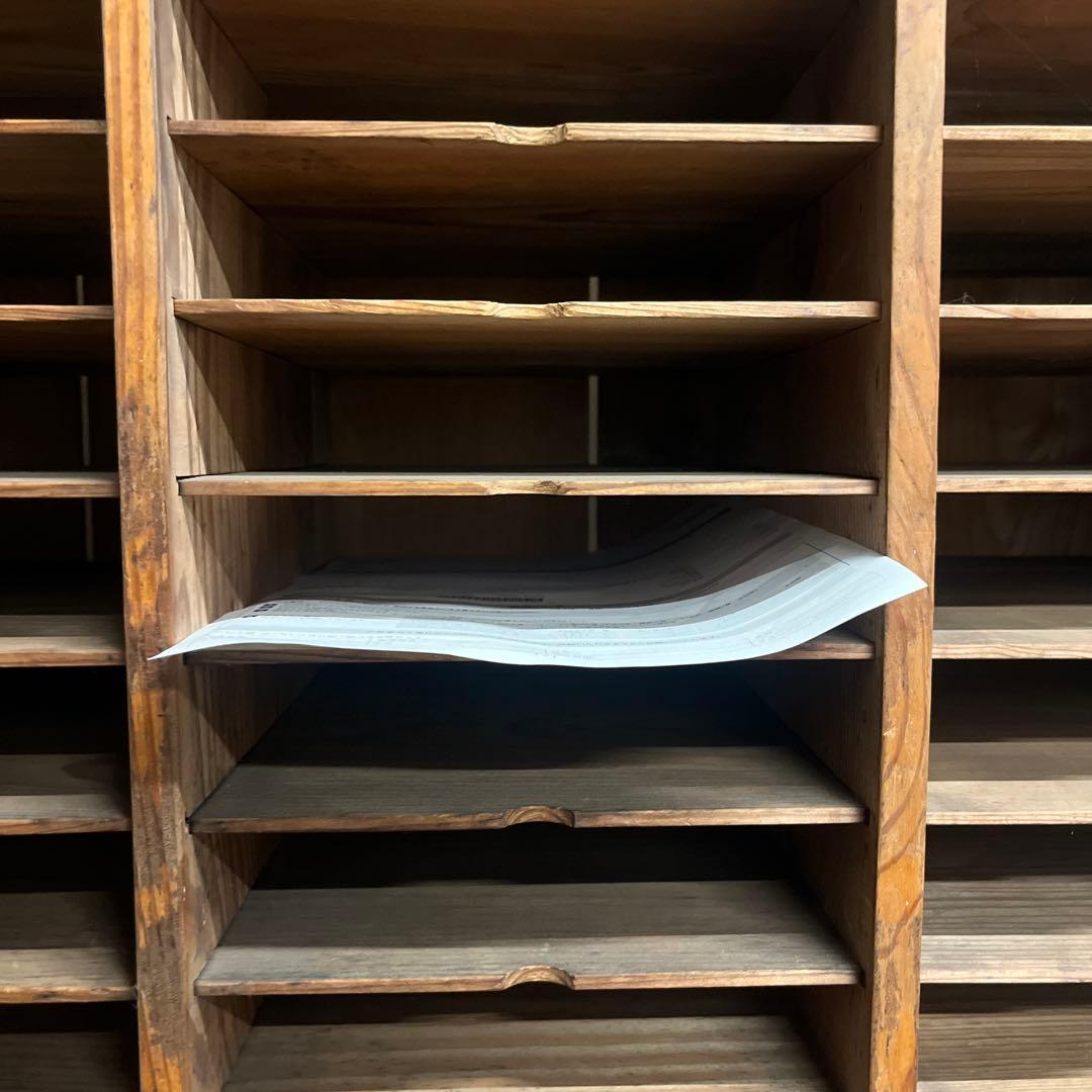 〈 アンティークラック 〉　郵便局棚　郵便局　仕分け棚 　飾り棚　送料込