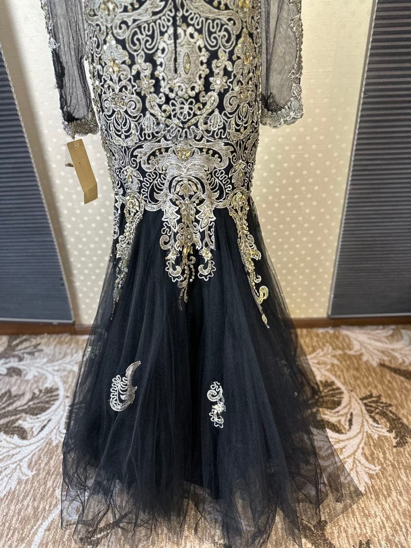 刺繍入り黒マーメイドドレス