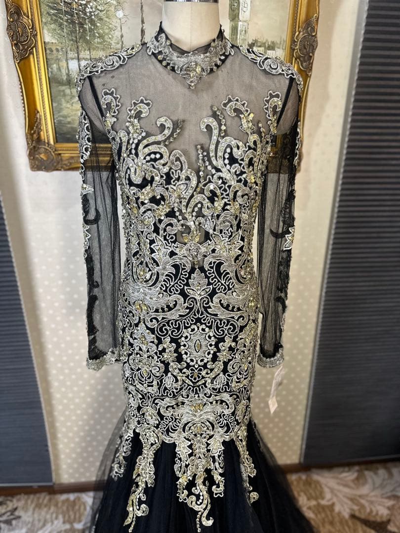 刺繍入り黒マーメイドドレス