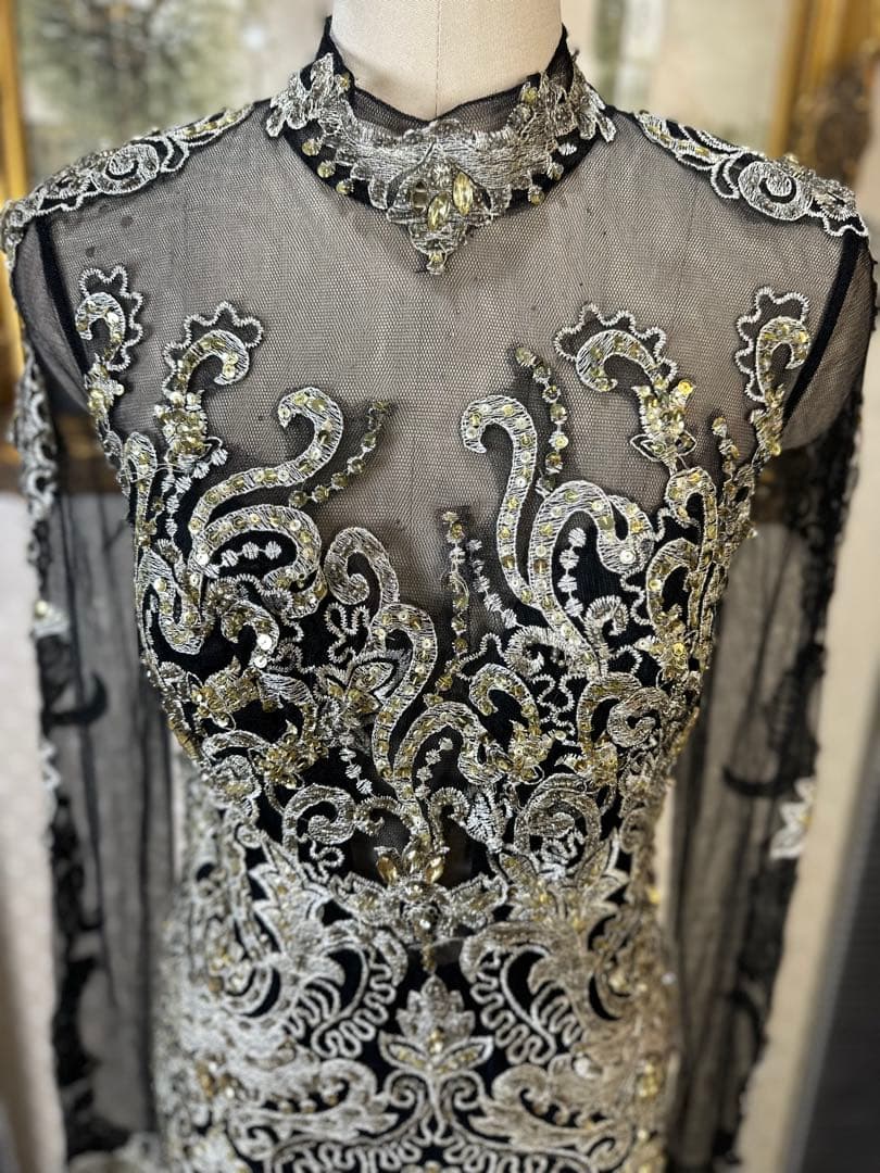 刺繍入り黒マーメイドドレス