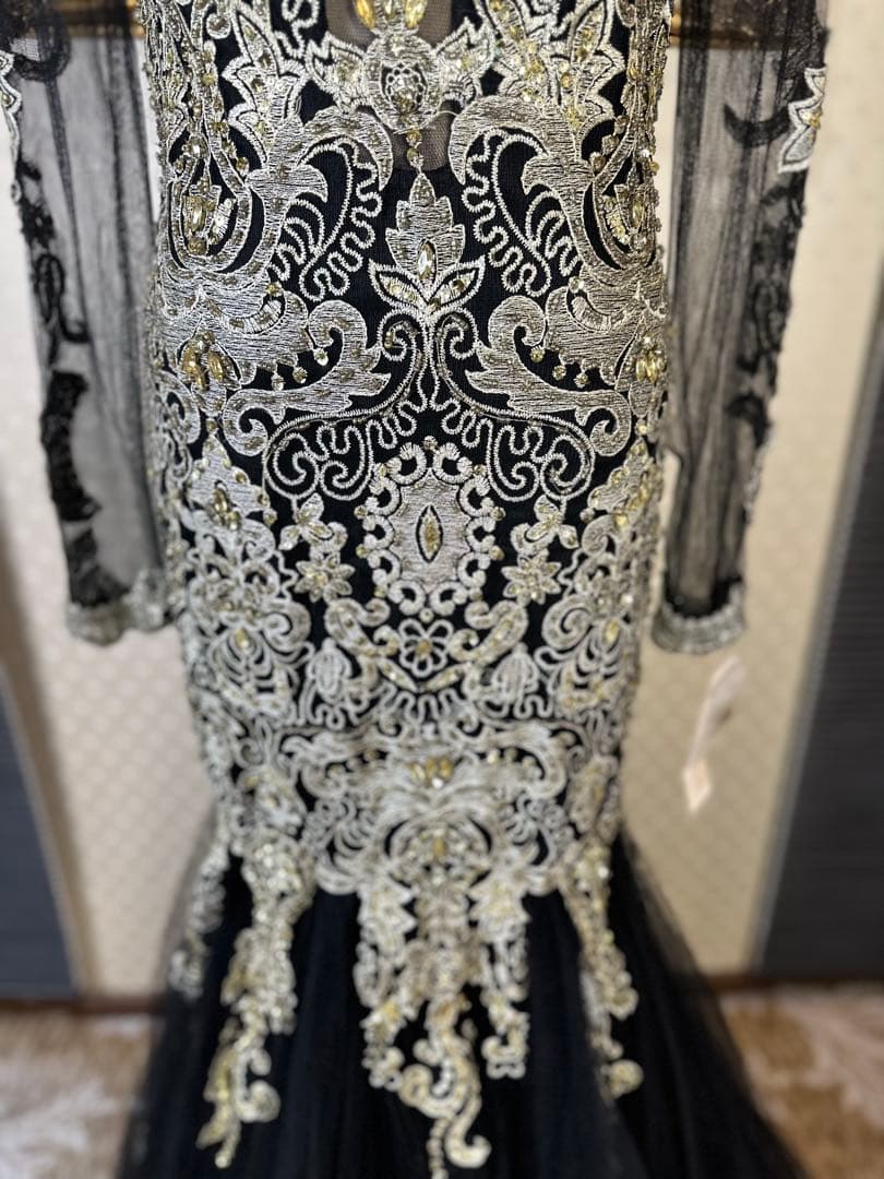 刺繍入り黒マーメイドドレス