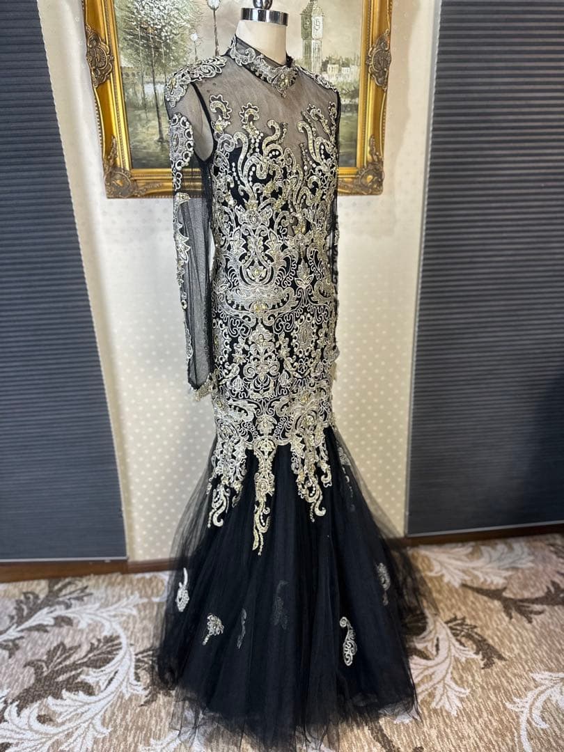 刺繍入り黒マーメイドドレス