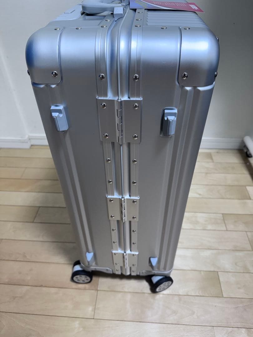 メルセデスベンツ アルミスーツケース シルバー 未使用　ぬい