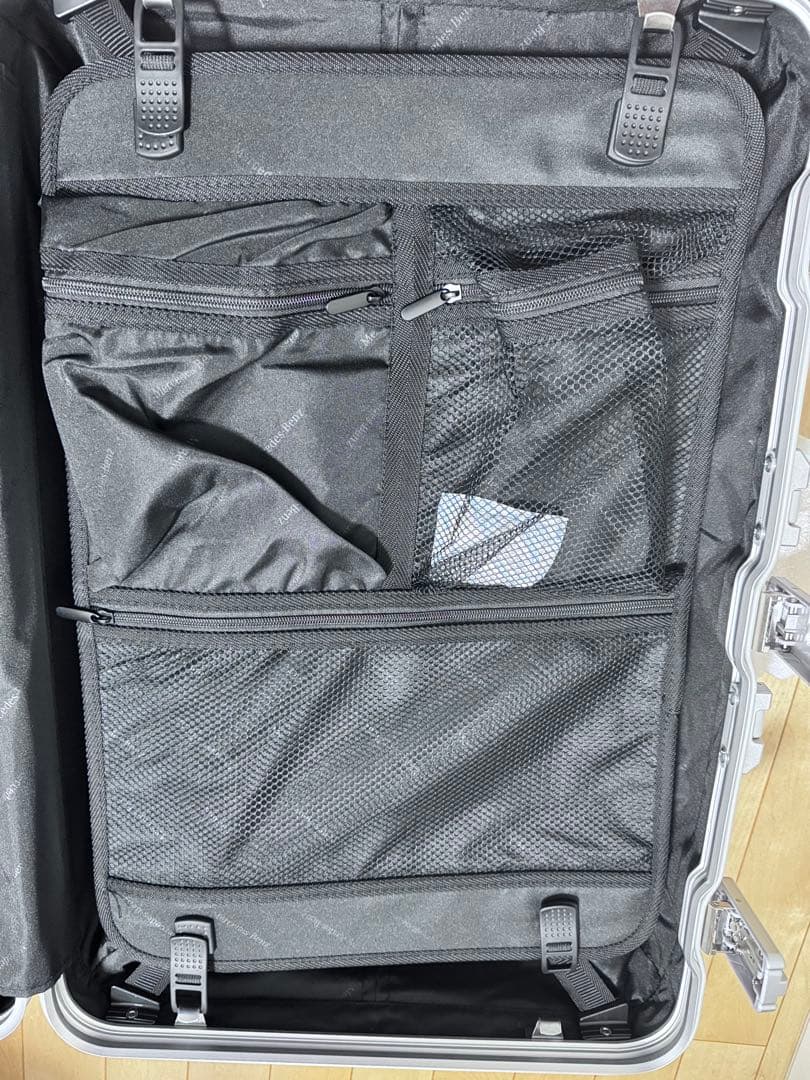 メルセデスベンツ アルミスーツケース シルバー 未使用　ぬい