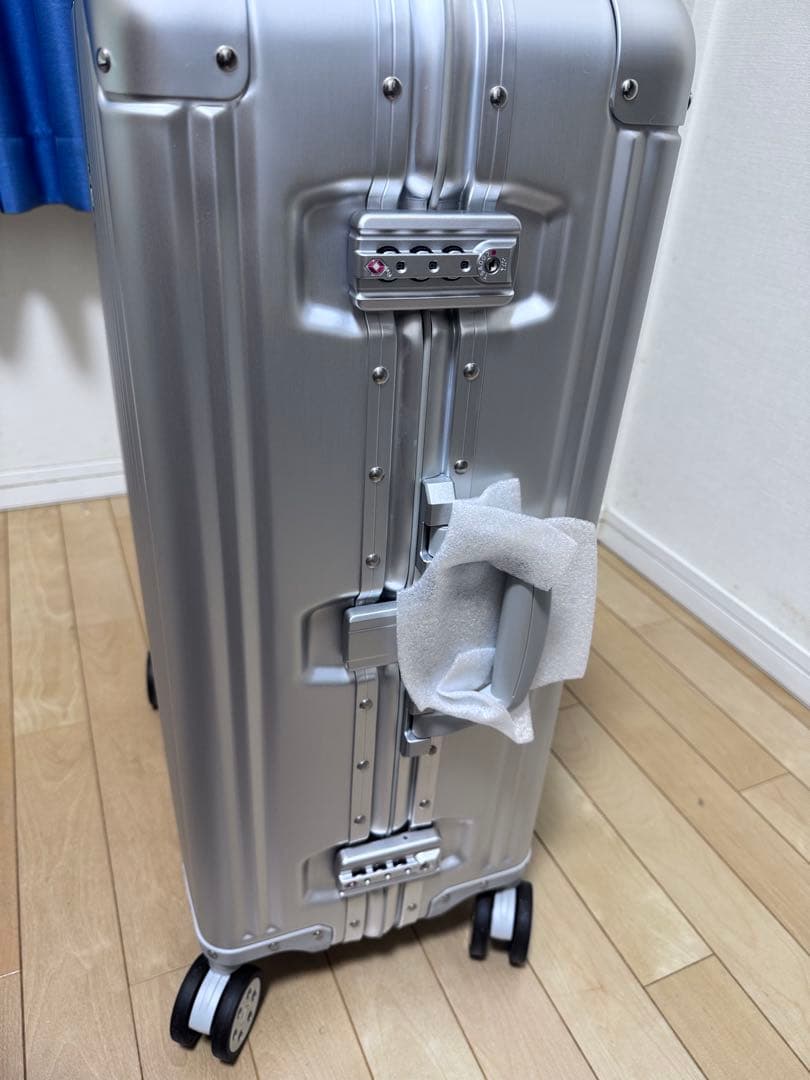メルセデスベンツ アルミスーツケース シルバー 未使用　ぬい