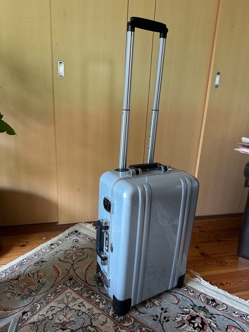 ゼロハリバートン　2輪　ポリカボネート　キャリーケース 31L中古品