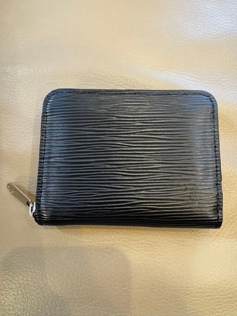 LOUIS VUITTON エピ ジッピー パース しろくま