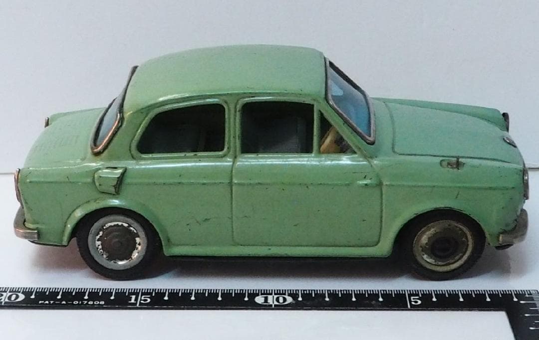 萬代屋【三菱コルト デラックス黄緑ミラー欠ホイル1個交換】フリクション ブリキ製