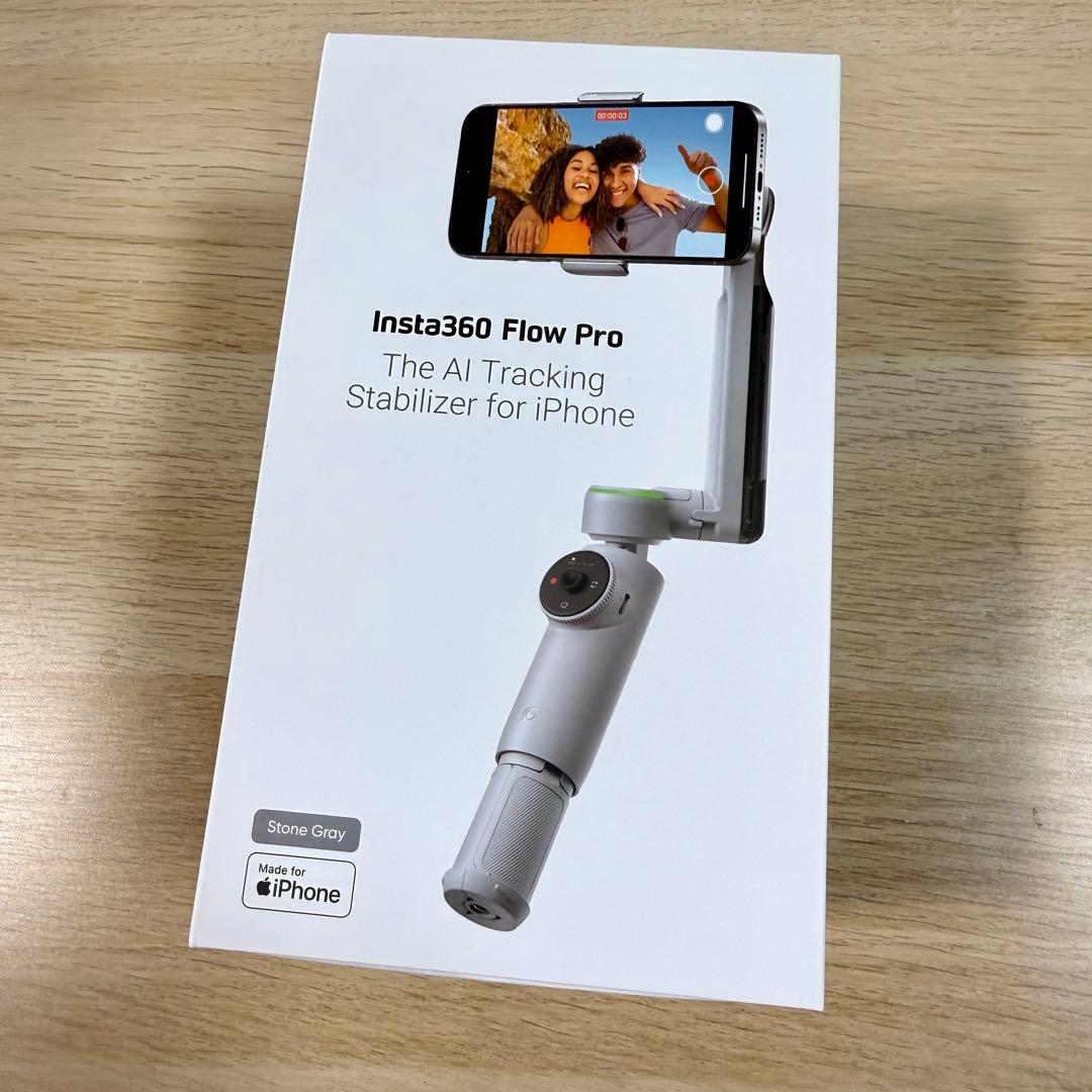 Insta360 flow Pro （磁気スマートフォンマウント、ライト付き）