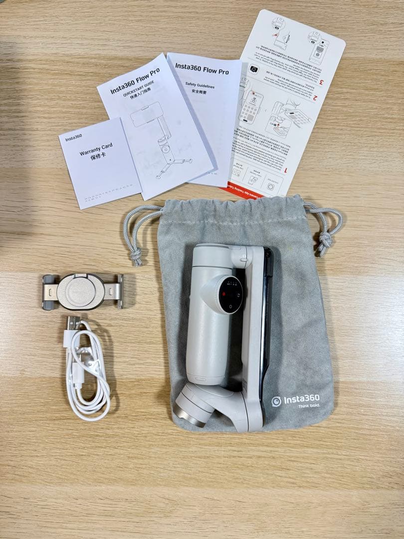 Insta360 flow Pro （磁気スマートフォンマウント、ライト付き）