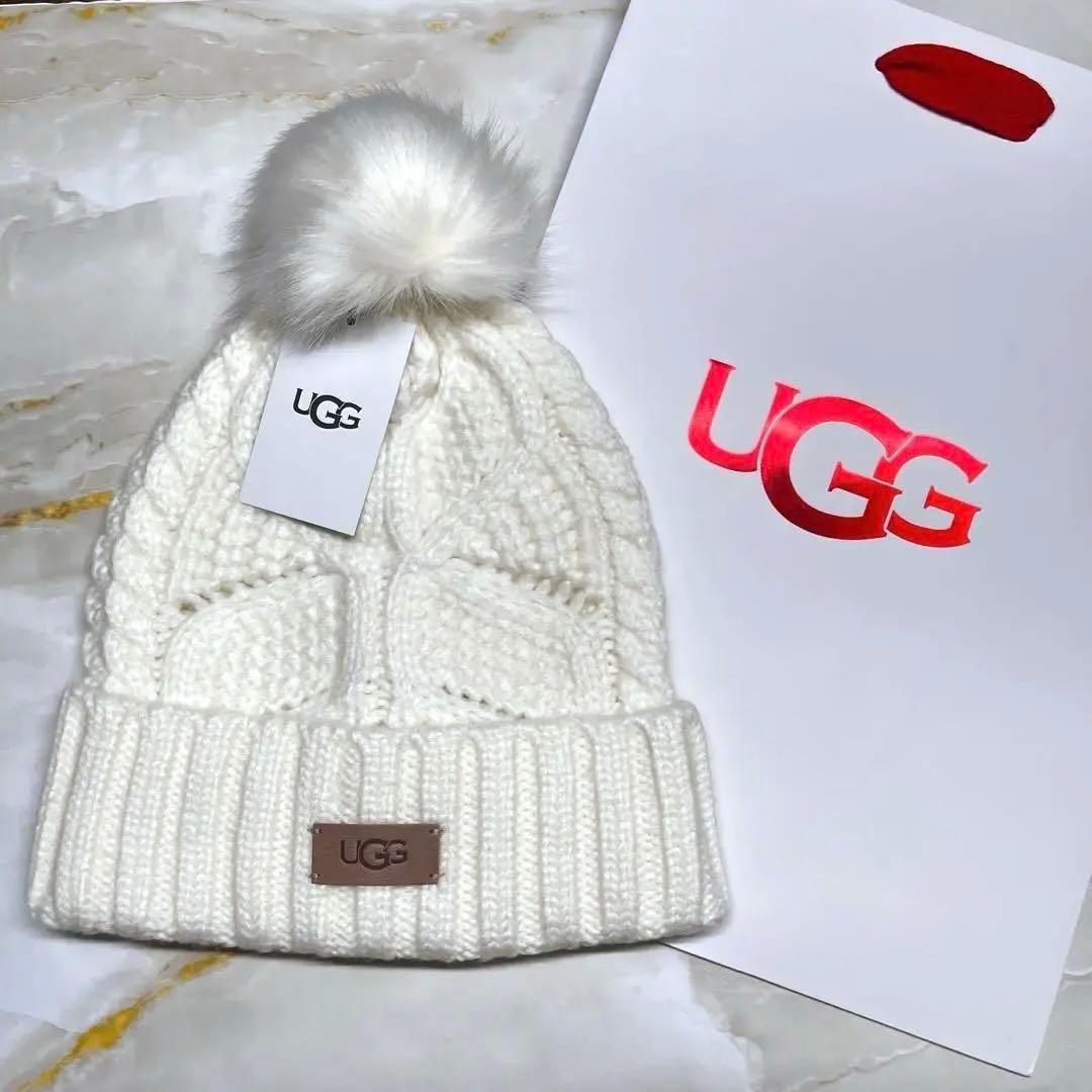 【新品未使用】UGG ポンポン付きニット帽 ホワイト　01
