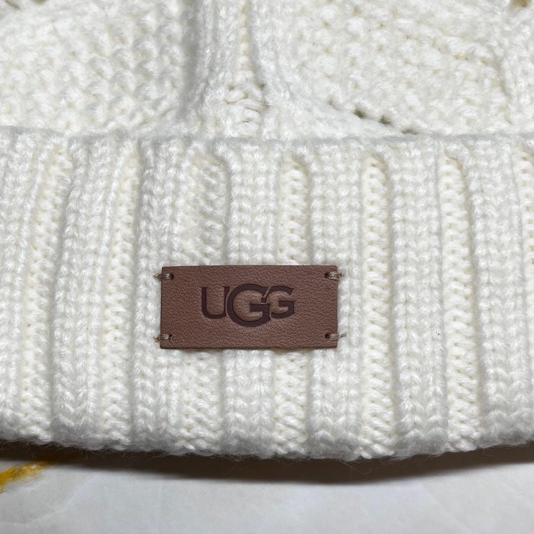 【新品未使用】UGG ポンポン付きニット帽 ホワイト　01