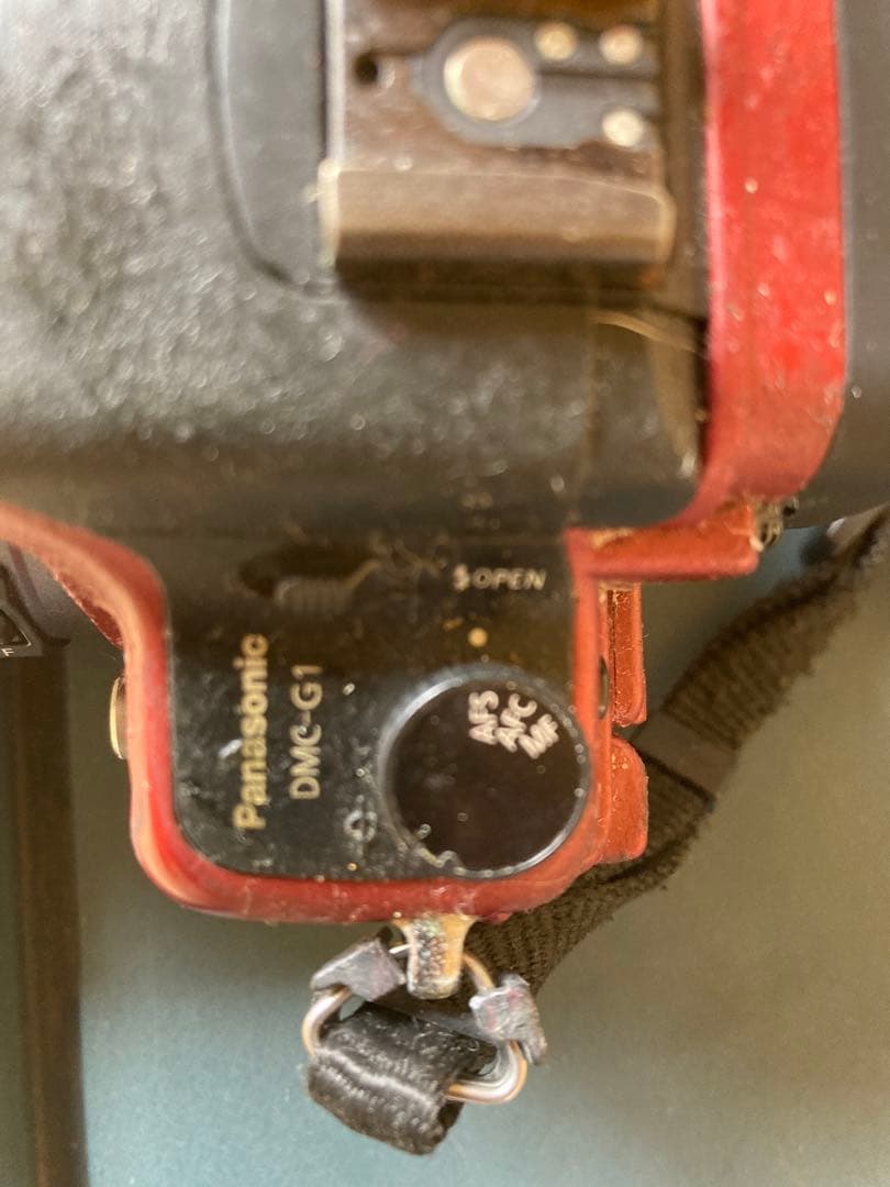 17000→15000円に　LUMIX レッドカメラ 　カメラバッグ付き（中古）