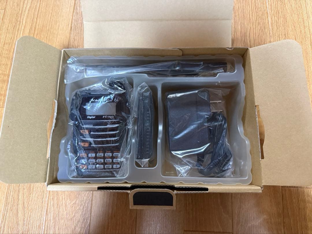 ラ*フ様 ◎ほぼ未使用◎動作品◎八重洲無線◎トランシーバー◎ヤエス◎FT-70D