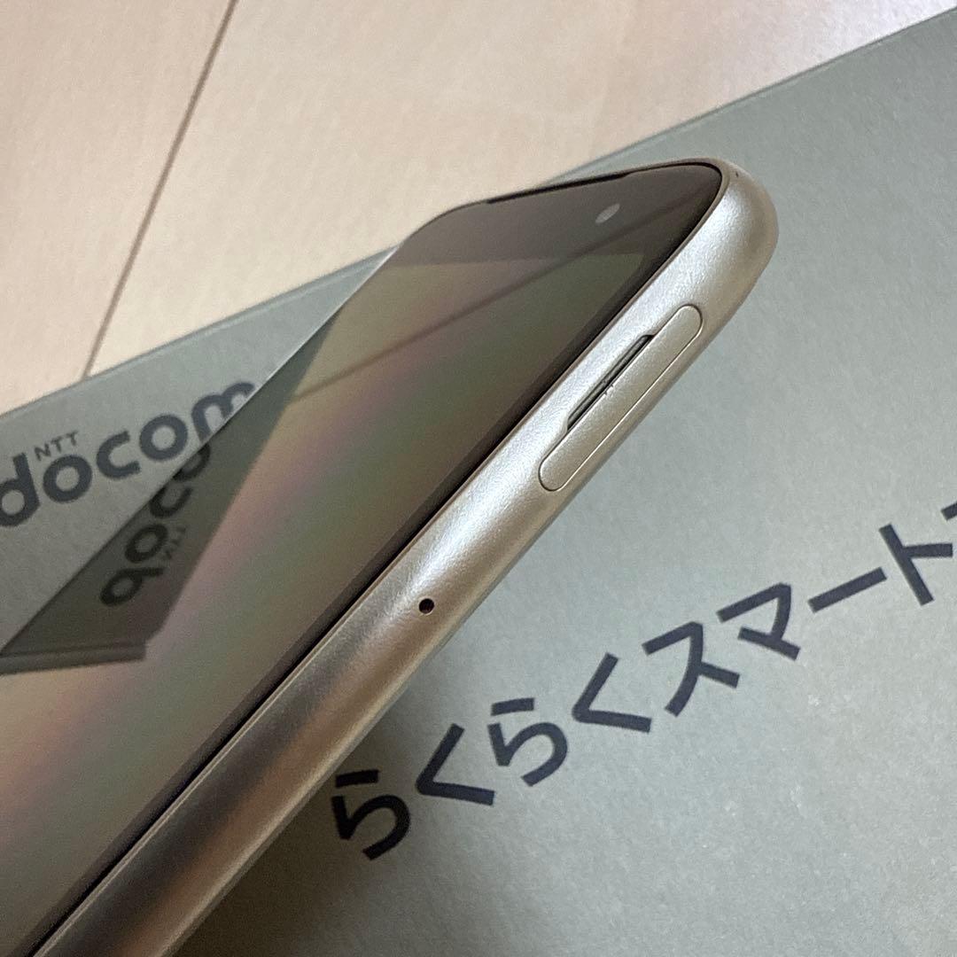 らくらくスマートフォン　F-53E ゴールド