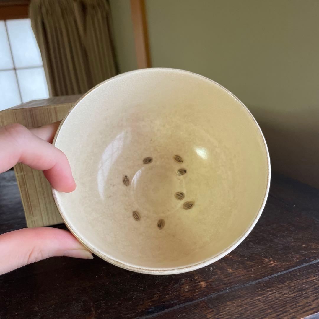 茶碗 金色と赤色の幾何学模様