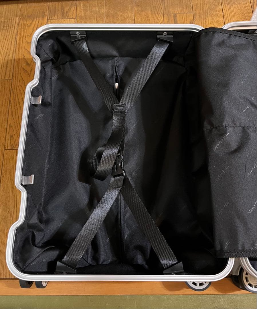 Mercedes-Benz アルミニウムキャリーケース32L