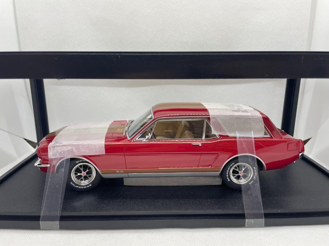 104-044 Cult 1/18 フォード Mustang Wagon