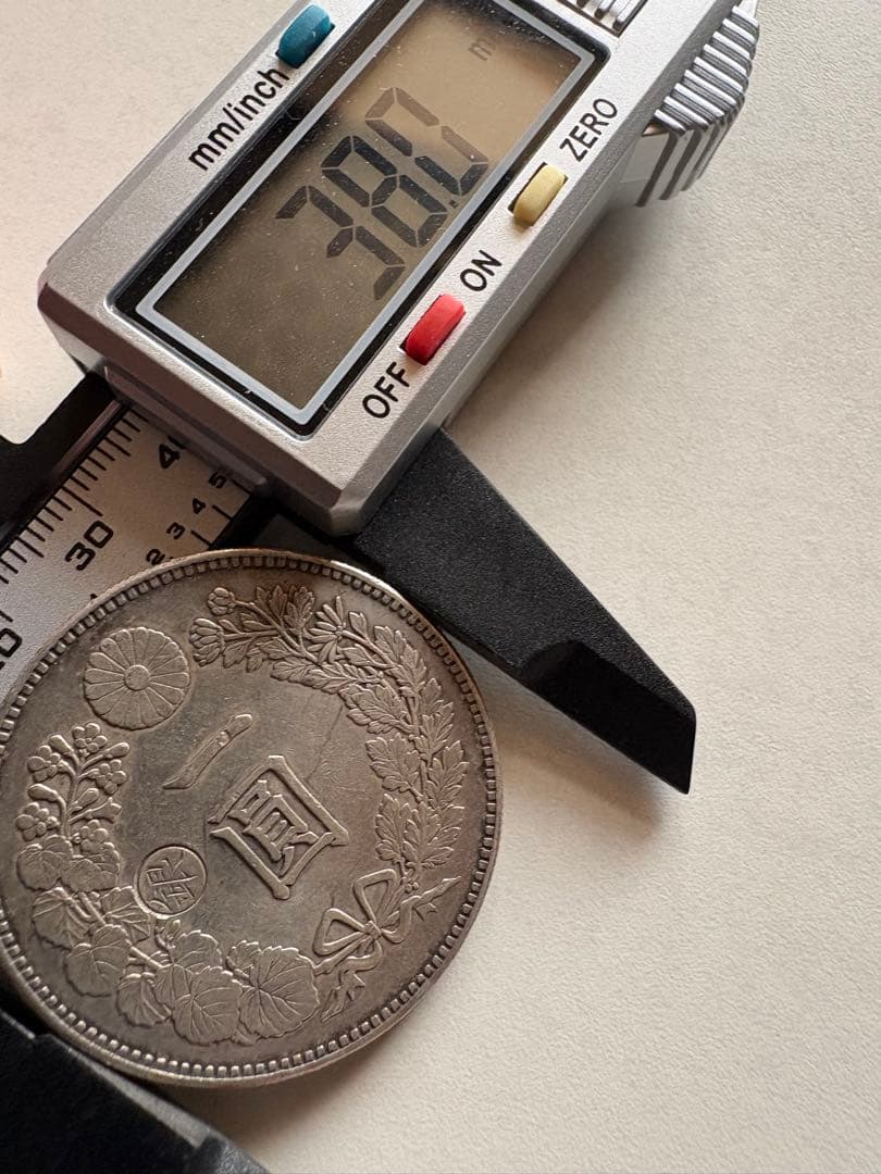 s*e様 【本物保証】　一圓銀貨　丸銀左打　明治23年銘