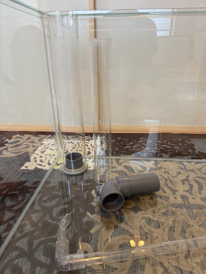 60.45.45オーバーフロー水槽 透明ガラス パイプ付き