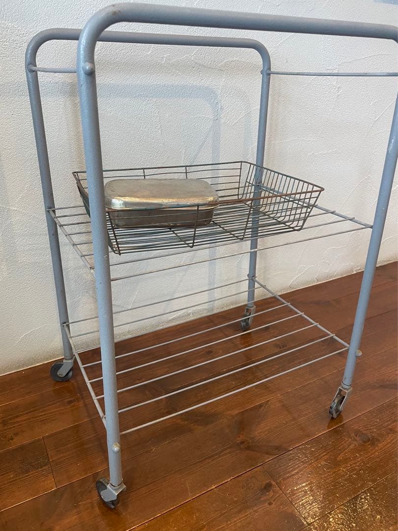 ブルーグレーの小ぶりなアンティークワゴン　シェルフ