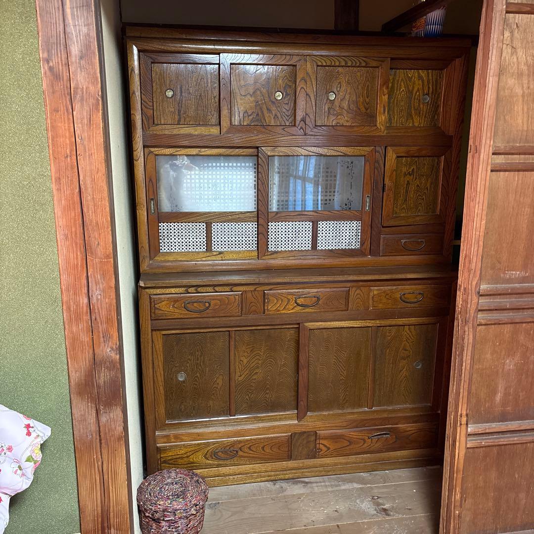 木製アンティークキャビネット