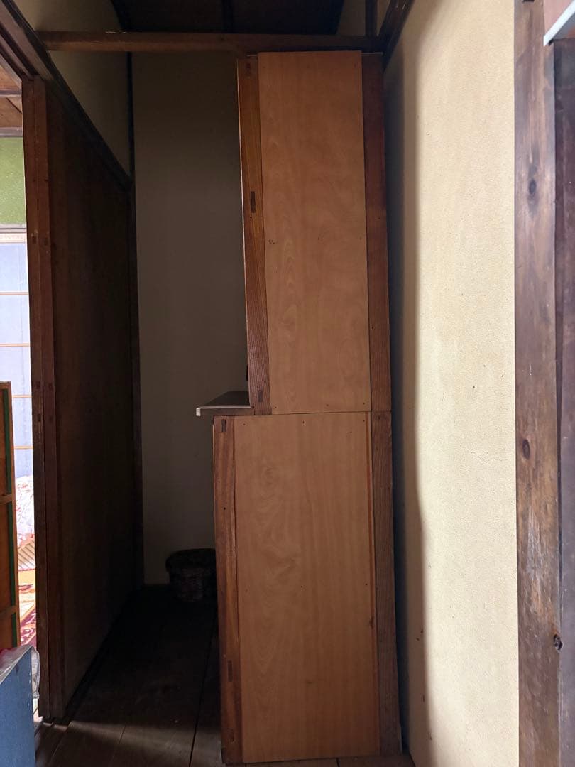 木製アンティークキャビネット