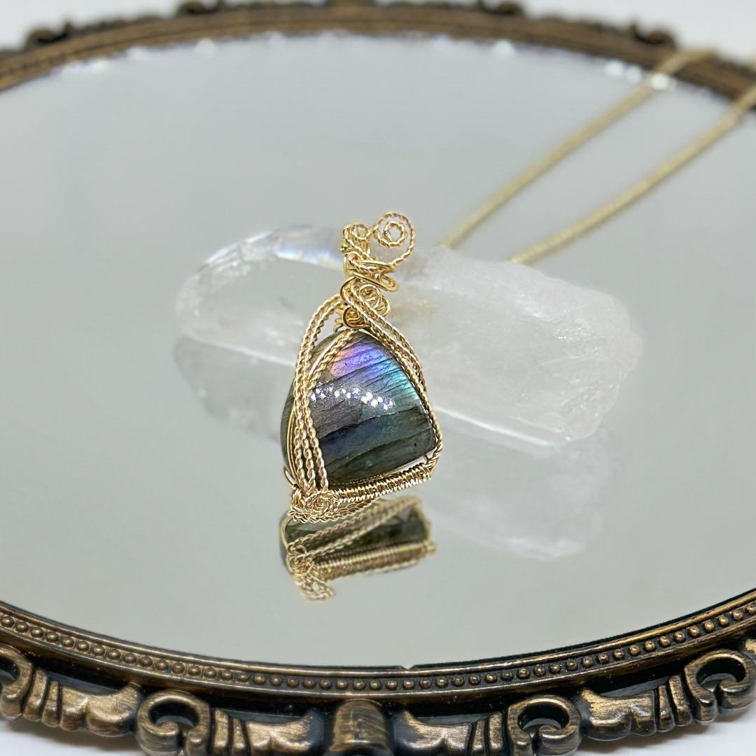 神秘のレインボー✴︎マルチカラーラブラドライトのワイヤージュエリー