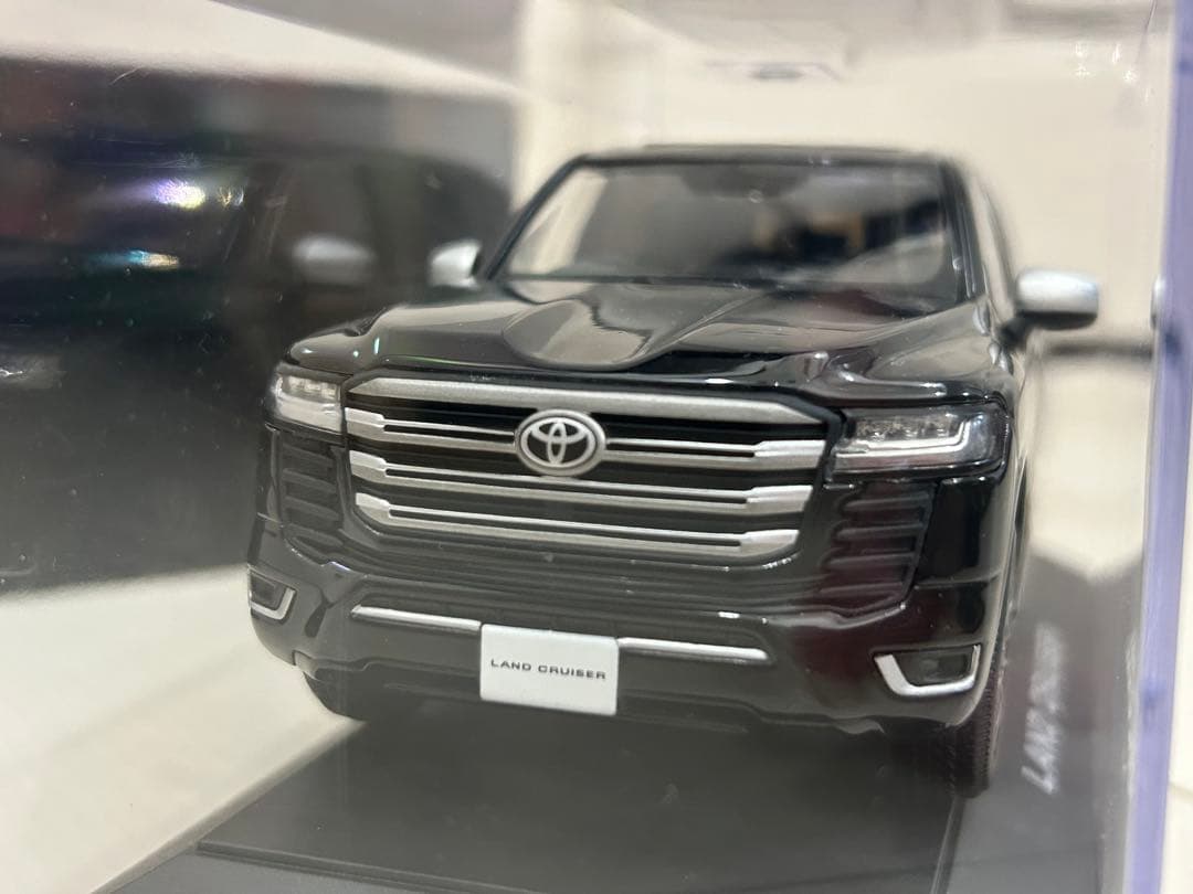 希少 1/30 トヨタ ランドクルーザー300ZX 黒 ミニカー カラーサンプル