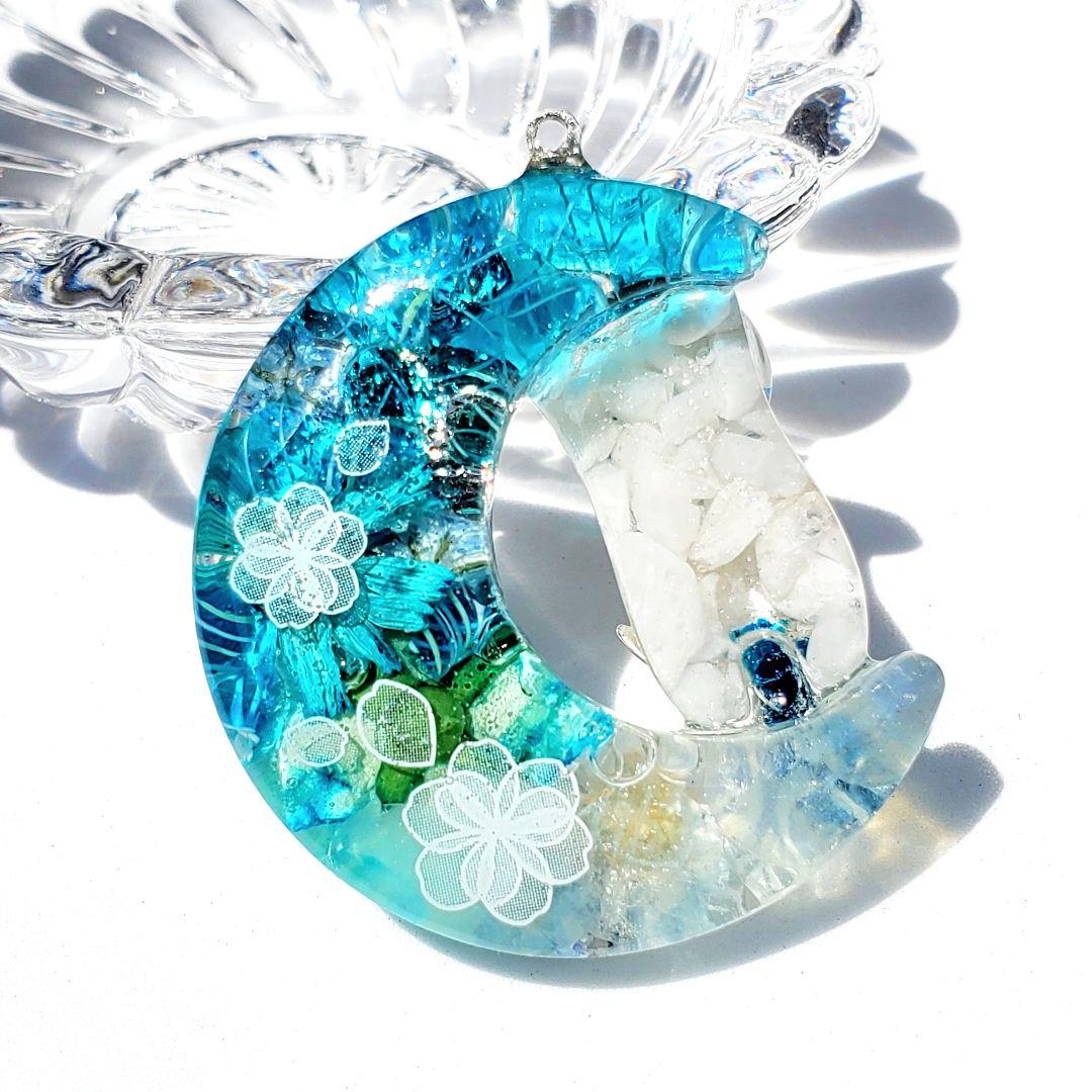 やっちゃん　　佐竹ガラス・天然石のフラワー　オルゴナイト　レジンネックレス