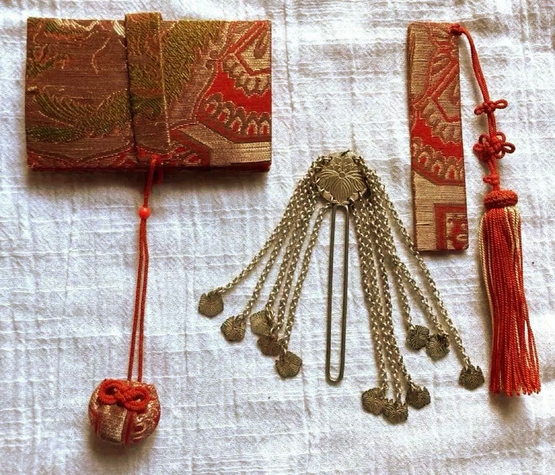 京都・アンティーク　舞妓さん　髪飾り・鏡　赤色の和柄小物セット