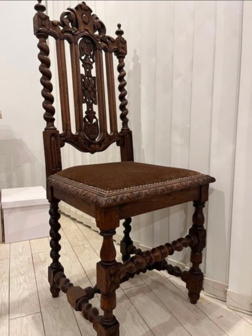 希少　アンティーク　ツイストレッグチェア　アンティーク 木製 　彫刻入り椅子