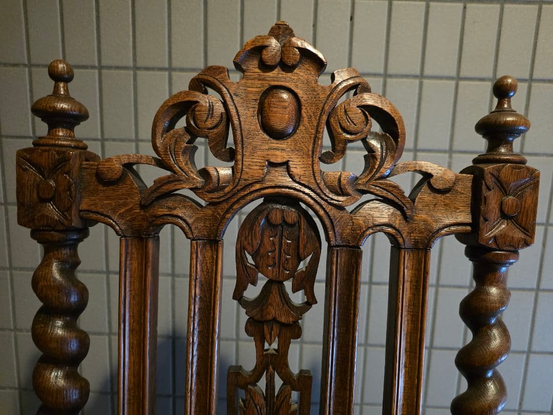 希少　アンティーク　ツイストレッグチェア　アンティーク 木製 　彫刻入り椅子