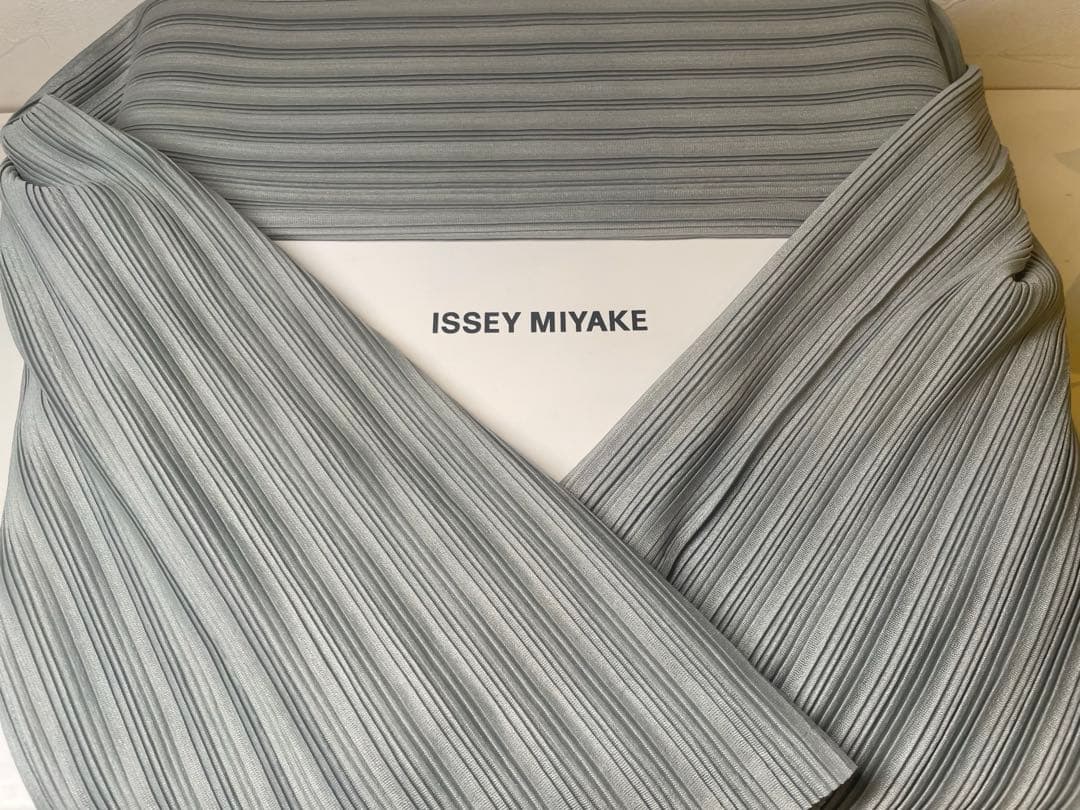 【美品】ISSEY MIYAKE イッセイミヤケ ネックウォーマー グレー