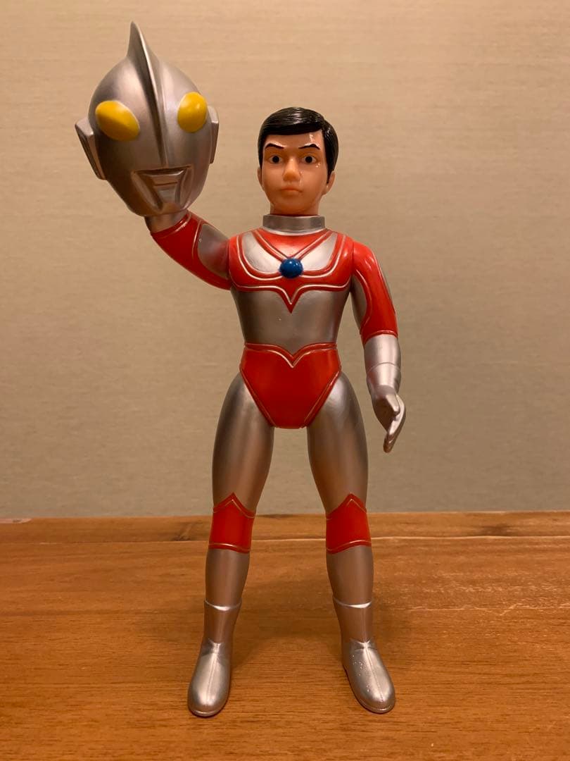 帰ってきたウルトラマン 黄色目 シルバー 【ブルマァク】ソフビ